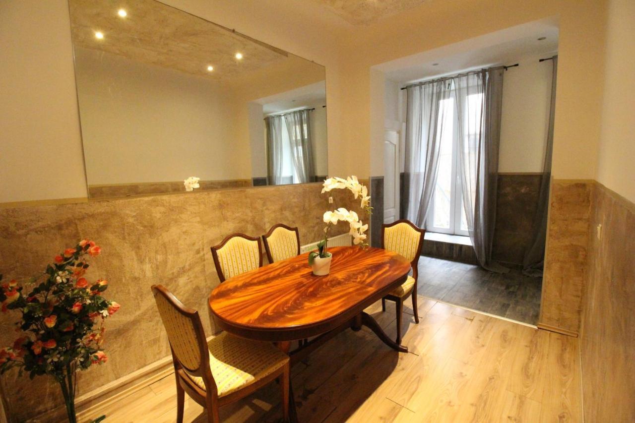 Family Quad Room Rf Vienna Exterior photo