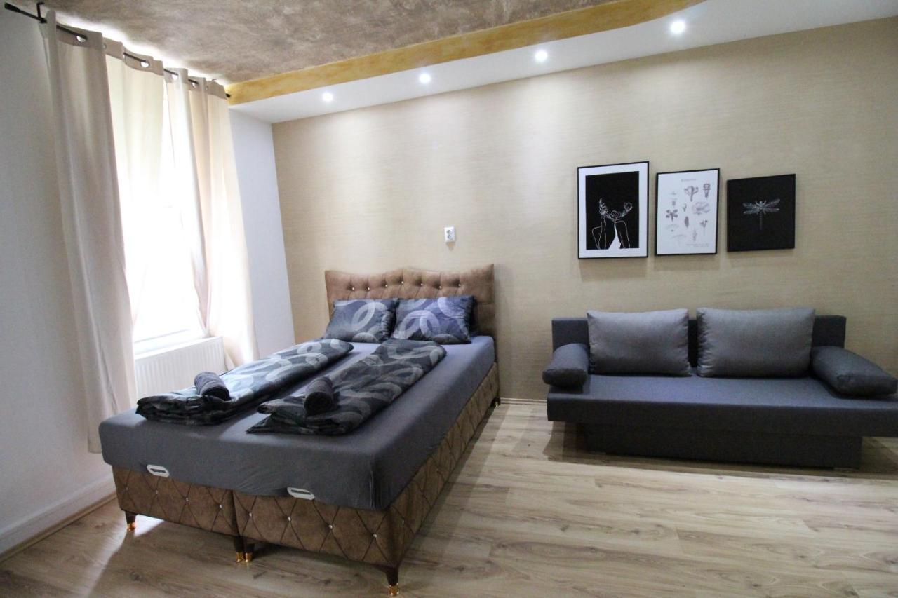 Family Quad Room Rf Vienna Exterior photo