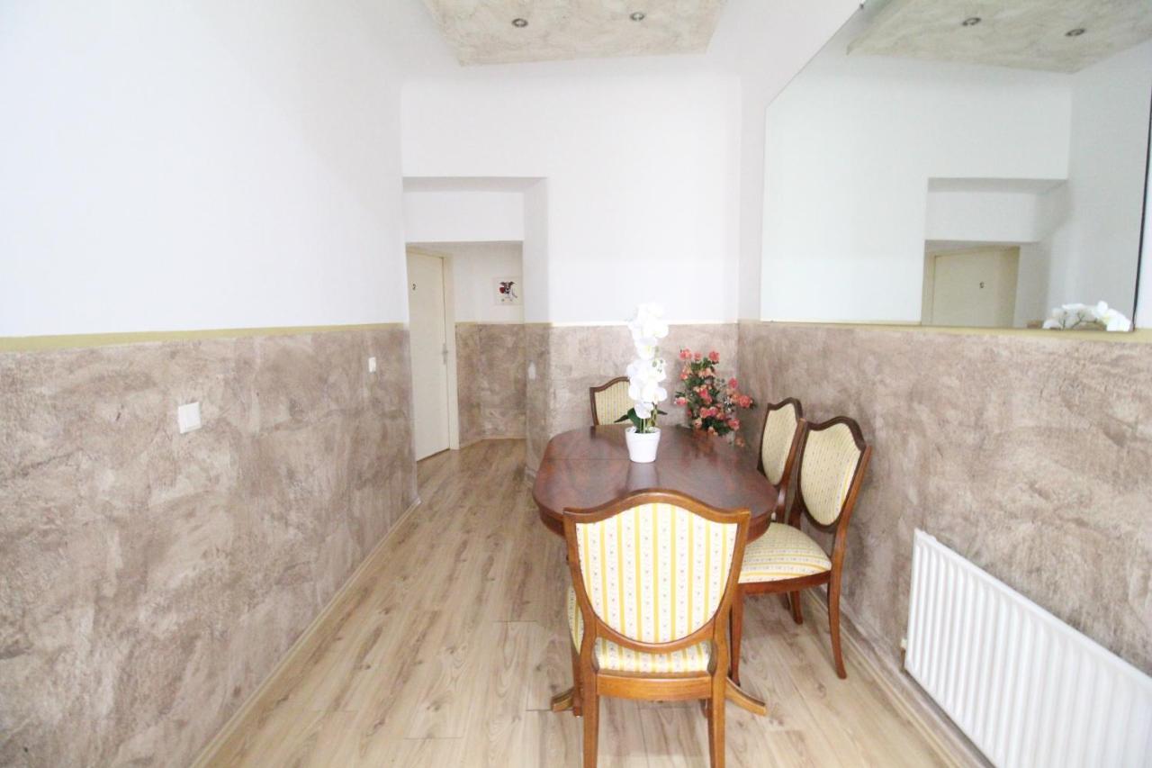 Family Quad Room Rf Vienna Exterior photo